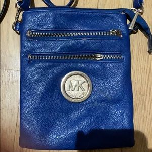 I am selling michael kors crossbody bag